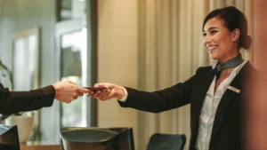 Demander une photocopie de la carte d’identité dans un hôtel